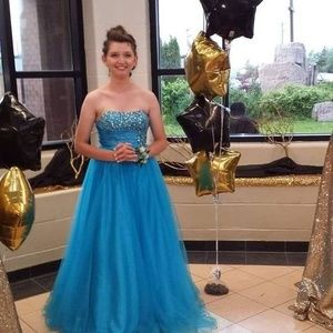 Meet your Posher, Caitlyn